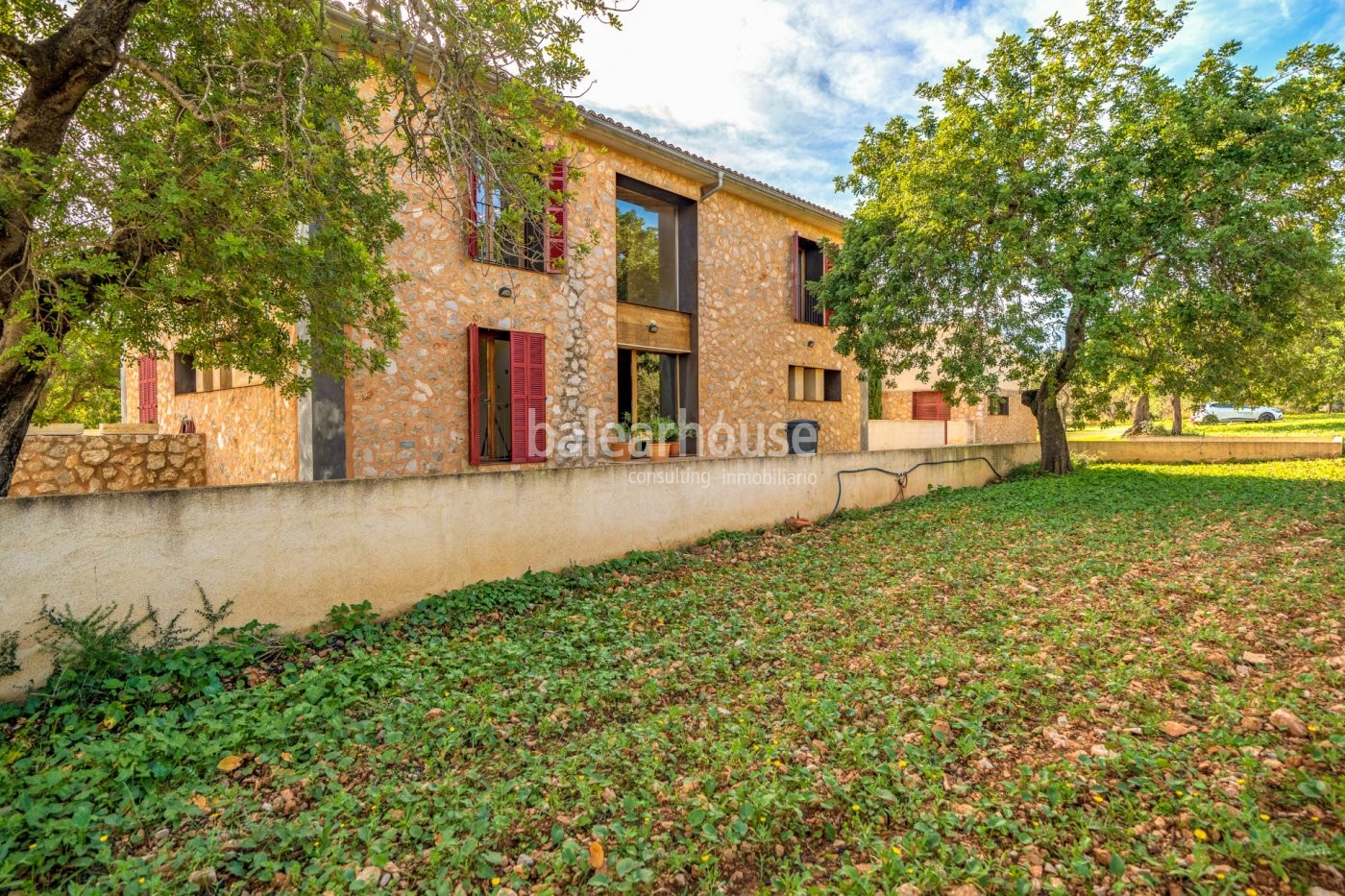 Large finca in Selva, a mixture of tradition and modernity with land holiday licence.