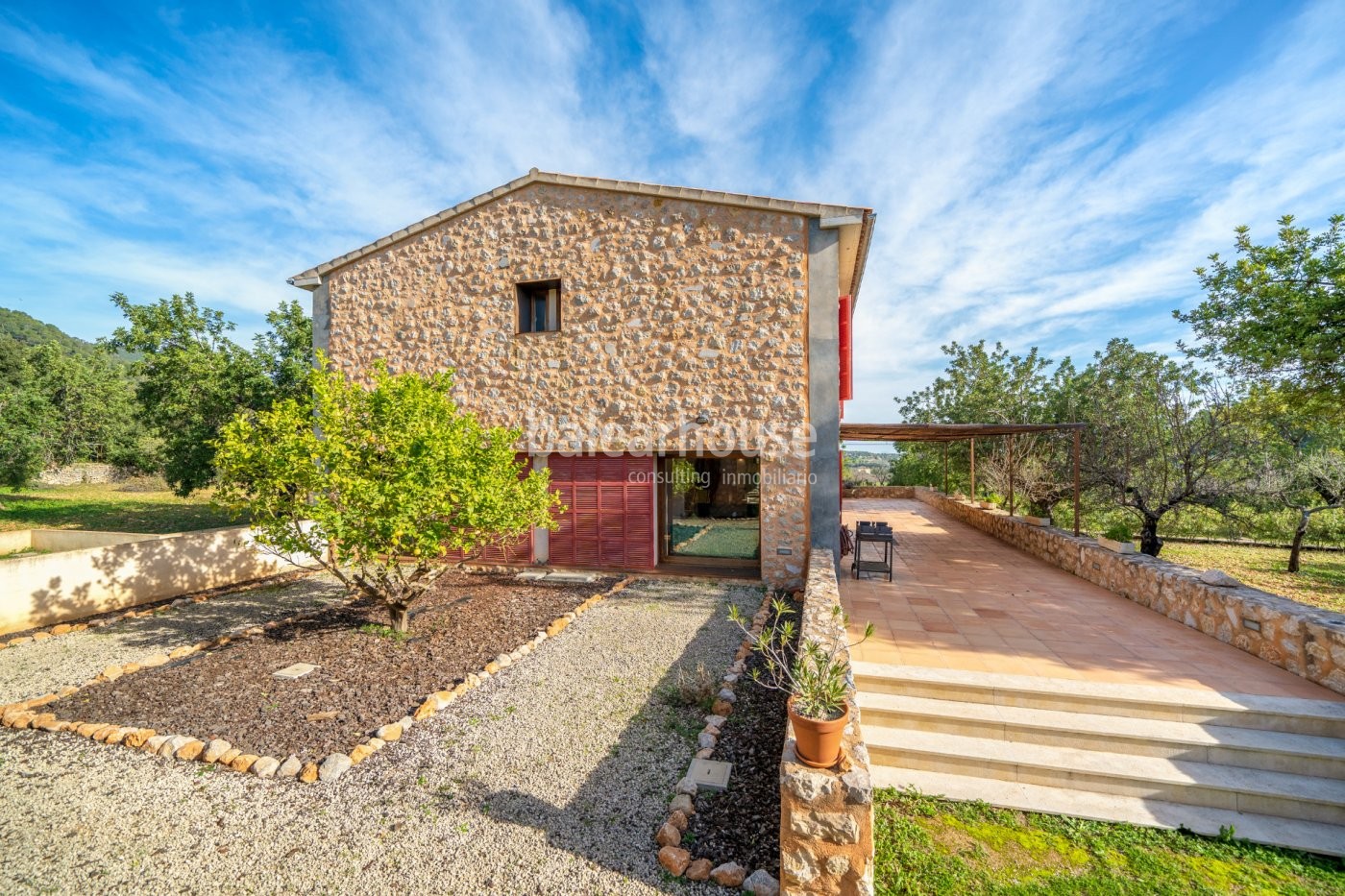 Large finca in Selva, a mixture of tradition and modernity with land holiday licence.