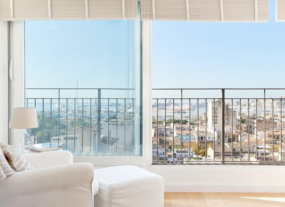 Spectacular apartment with terrace and great sea views in Santa Catalina.