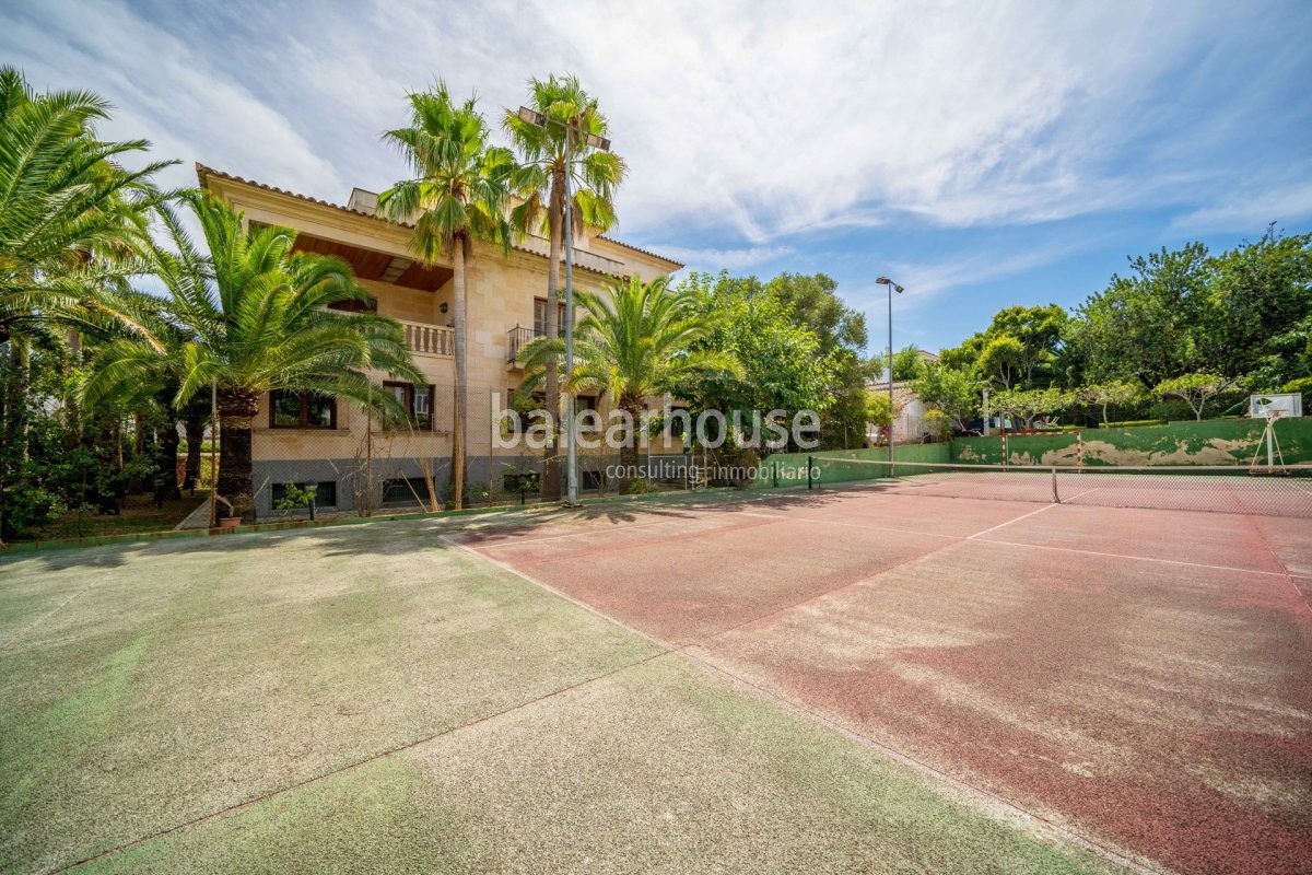 Fantástica casa señorial con grandes espacios exteriores dentro de la ciudad de Palma.