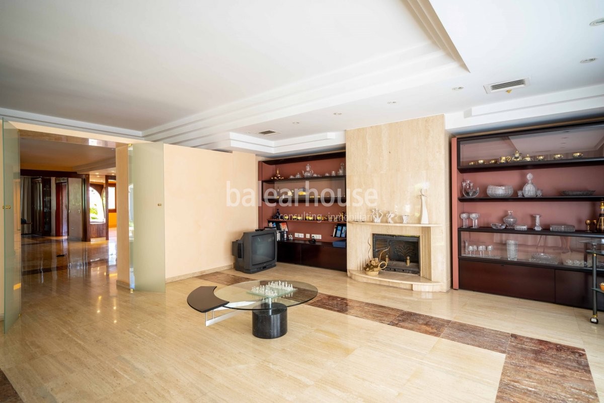 Exceptional stately home with extensive outdoor space within the city of Palma.