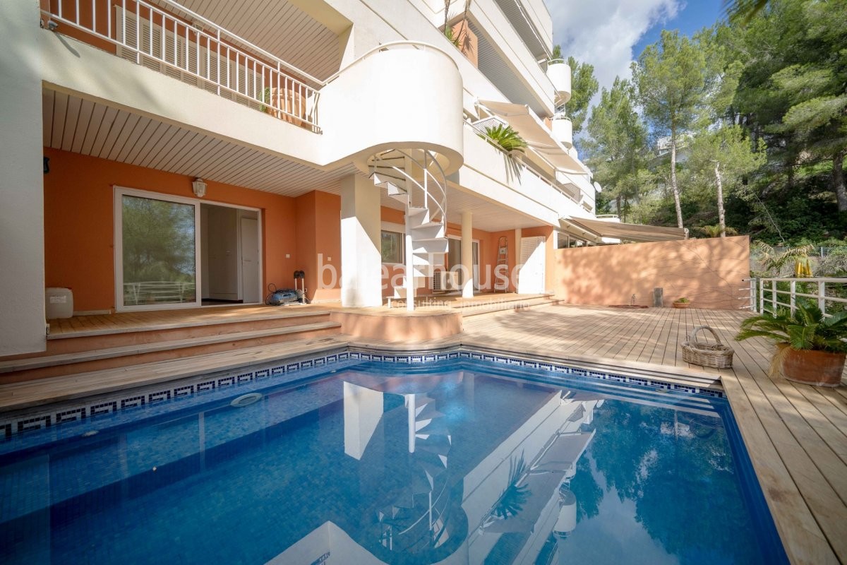 Luminoso dúplex en Bendinat desde donde disfrutar de despejadas vistas al bonito valle de golf.