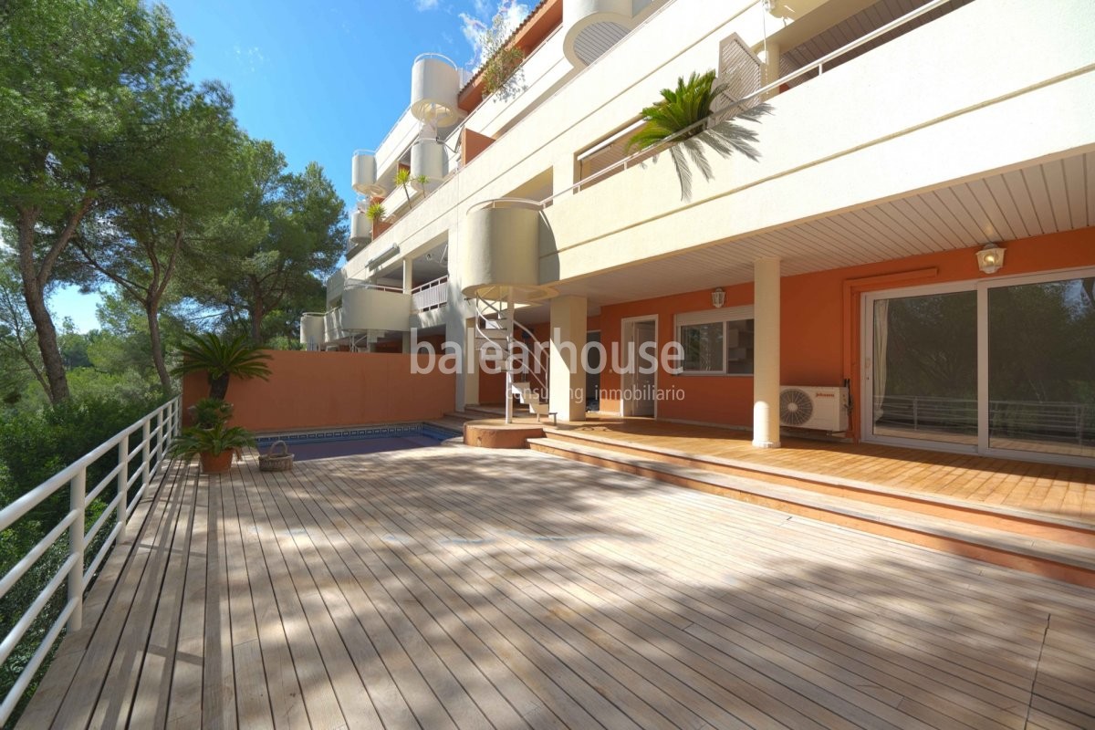 Luminoso dúplex en Bendinat desde donde disfrutar de despejadas vistas al bonito valle de golf.