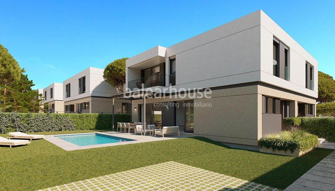 Modernos chalets pareados con piscina y jardín privados junto a preciosas calas en Puig de Ros