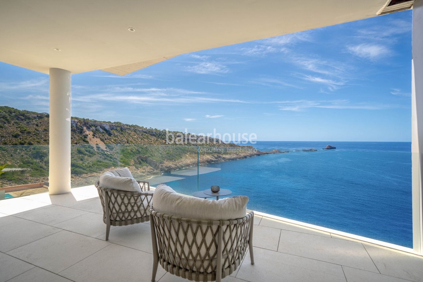 Impressive seafront villa with spectacular views of the Mediterranean near Port Adriano.