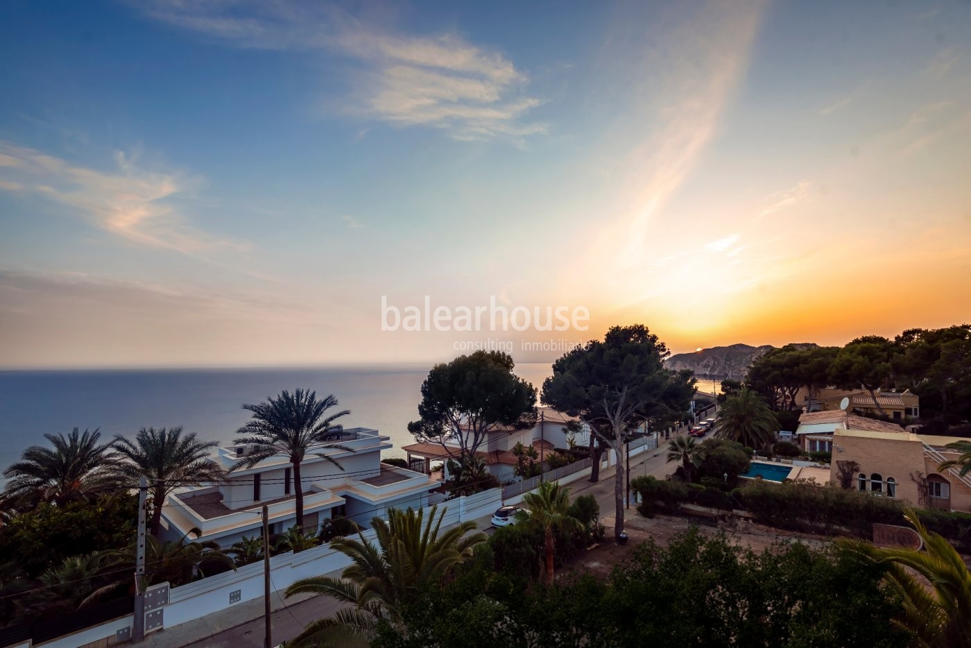 Espectacular villa de diseño recién terminada con preciosas vistas al mar.