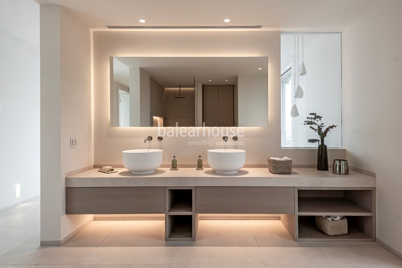 Spektakuläre neu fertiggestellte Designervilla mit wunderschönem Meerblick