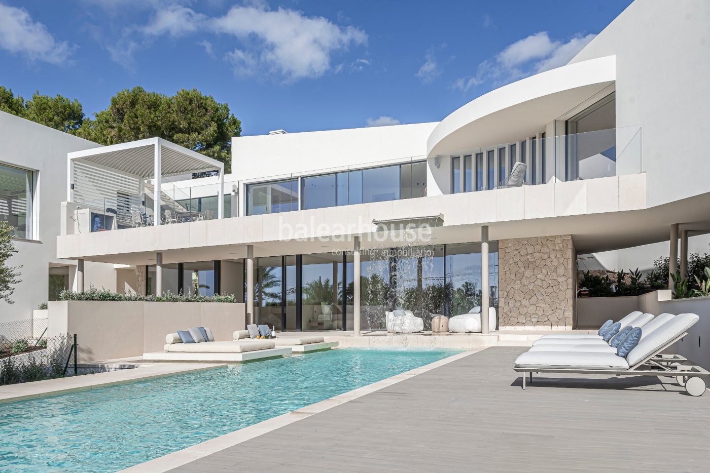 Spektakuläre neu fertiggestellte Designervilla mit wunderschönem Meerblick