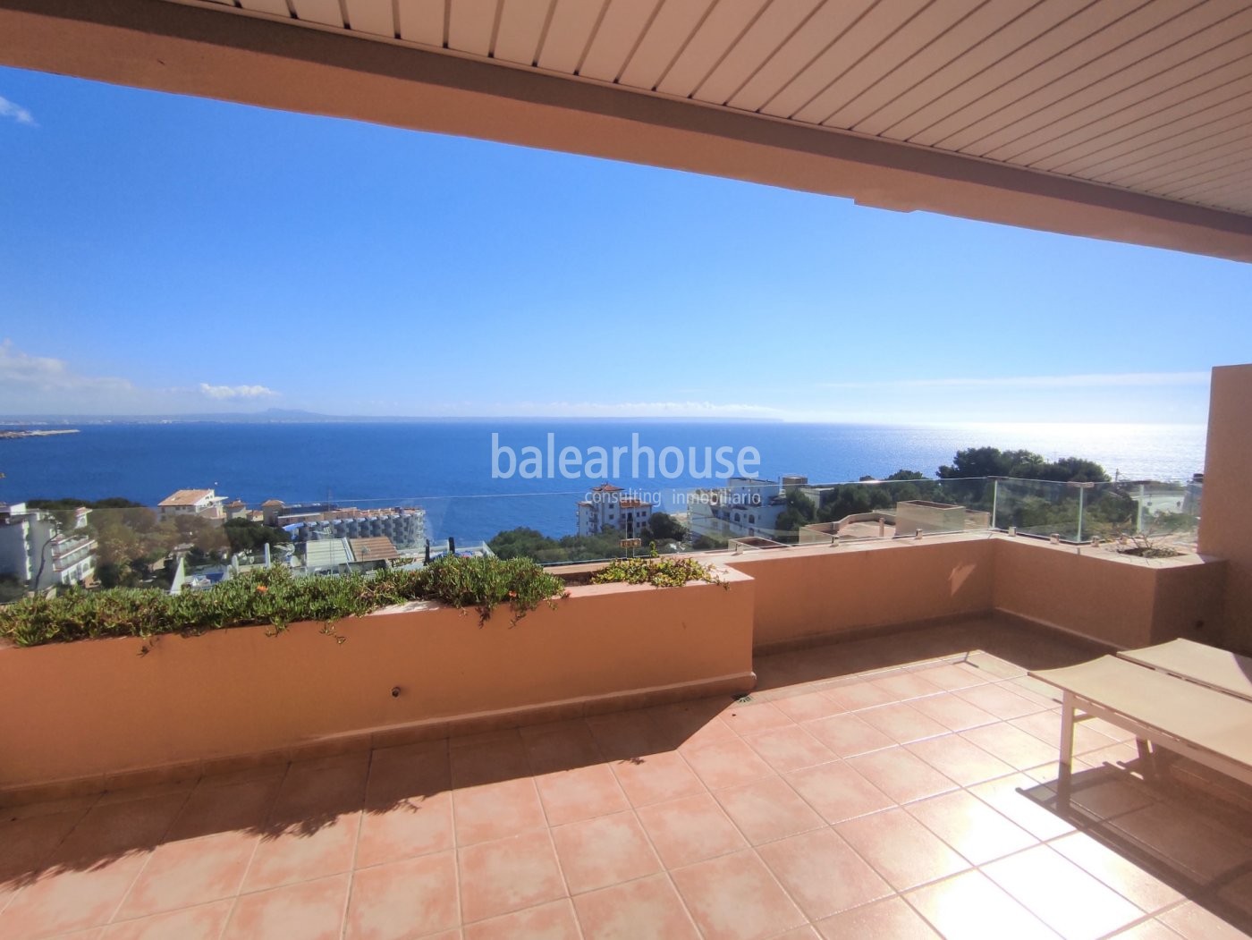 Apartamento con gran terraza y vistas espectaculares al mar en Illetas