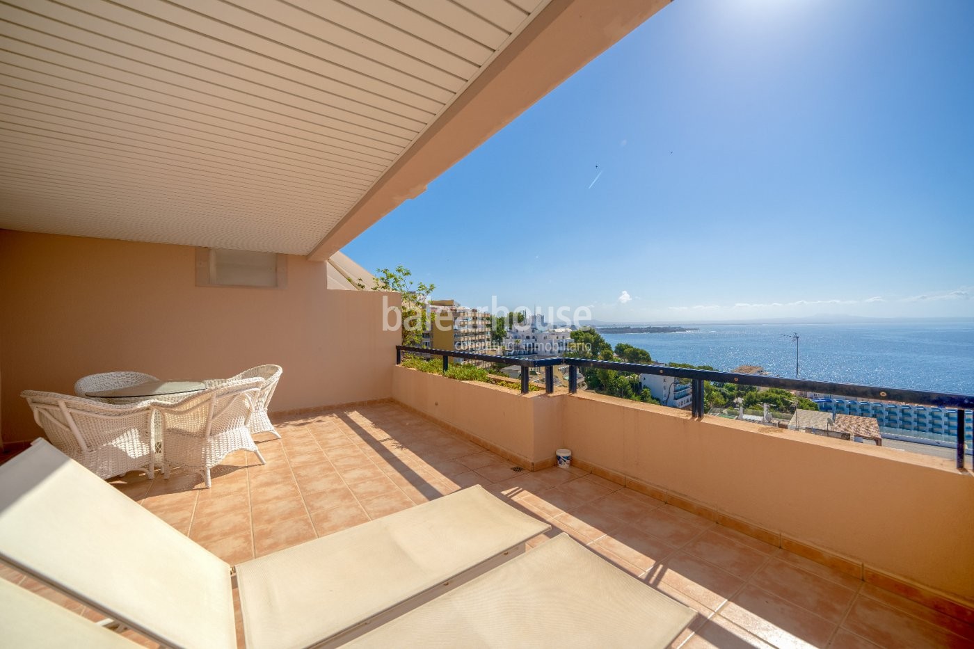 Wohnung mit großer Terrasse und spektakulärem Meerblick in Illetas