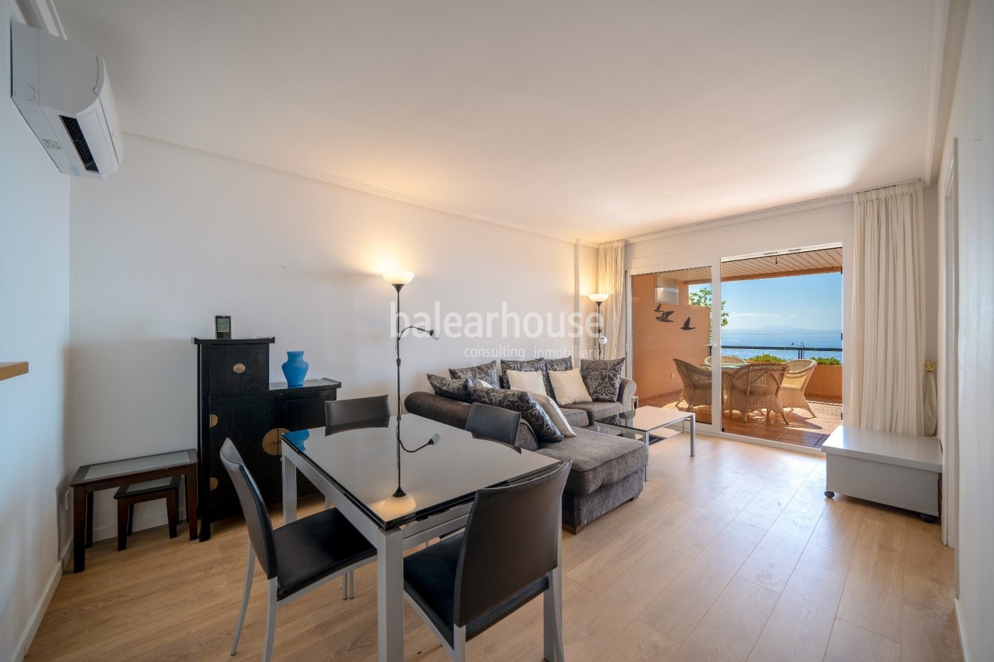 Wohnung mit großer Terrasse und spektakulärem Meerblick in Illetas