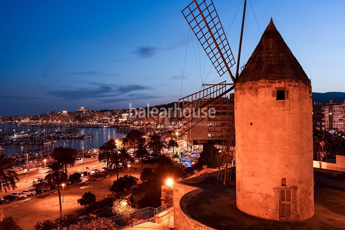 Enjoy a unique house in the centre of Palma with private pool and privileged sea views.