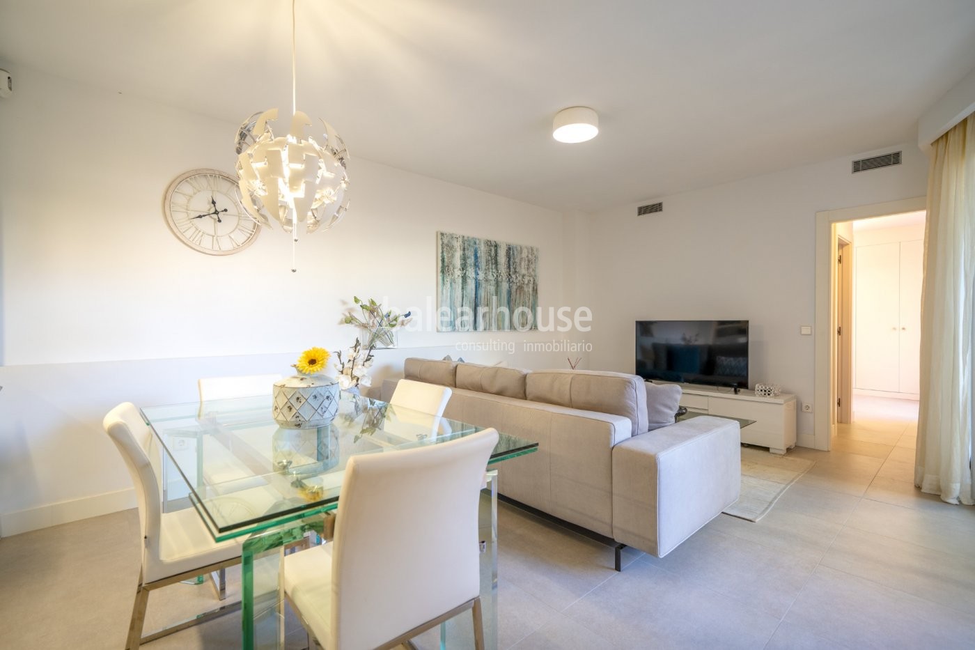 Moderna planta baja con jardín y jacuzzi en el privilegiado Puerto de Andratx