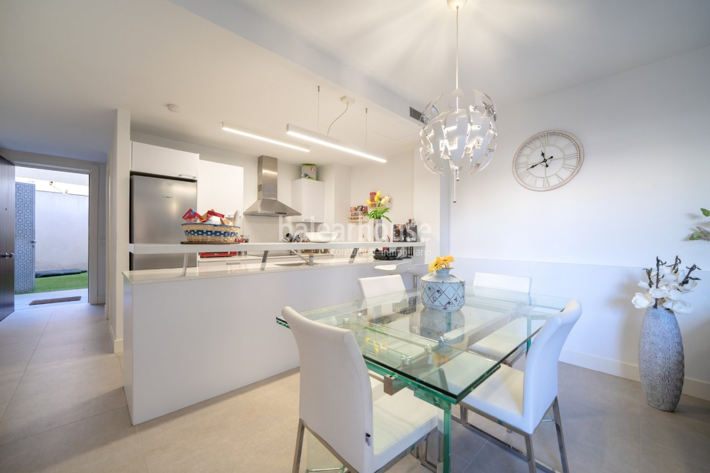 Moderna planta baja con jardín y jacuzzi en el privilegiado Puerto de Andratx