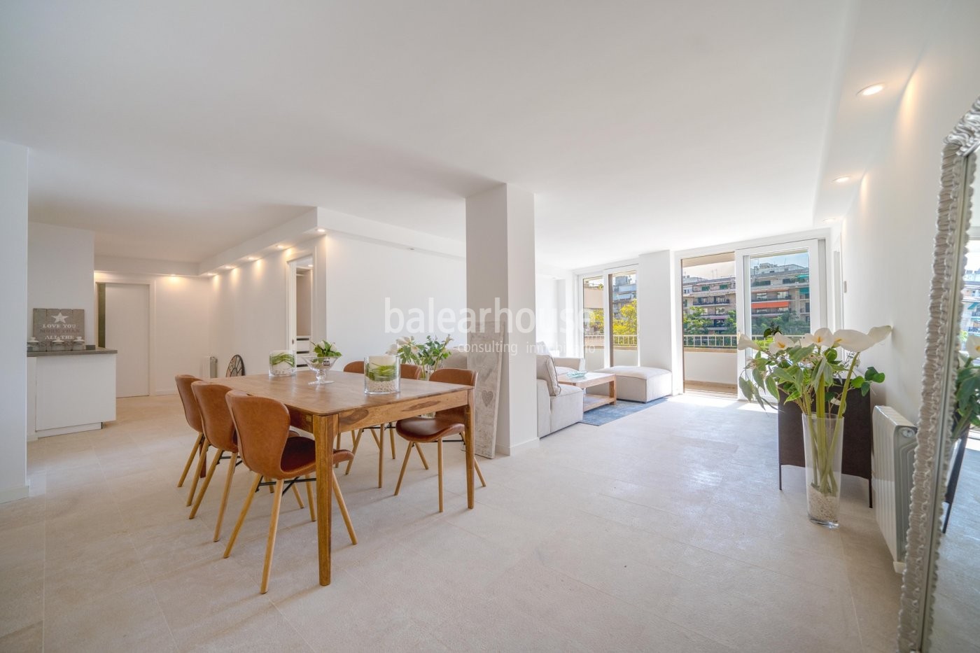 Beautifully renovated apartment full of natural light and style in an outstanding Palma location.