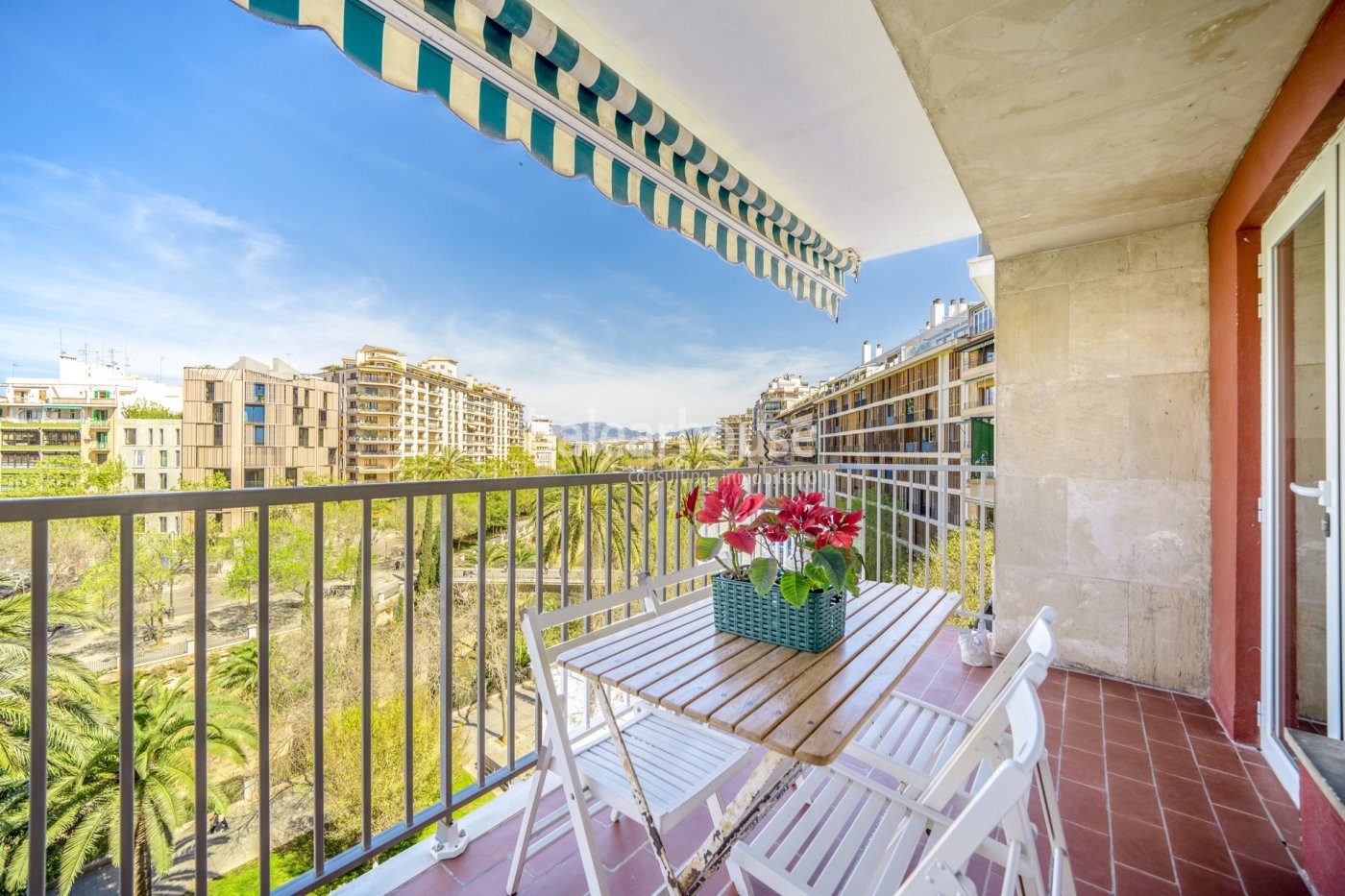 Spectacular completely refurbished flat with views in Paseo Mallorca