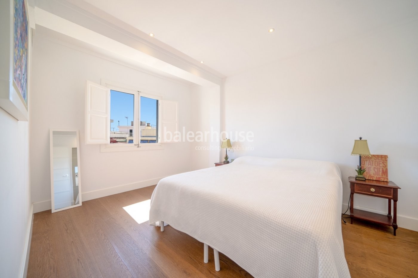 Spectacular completely refurbished flat with views in Paseo Mallorca