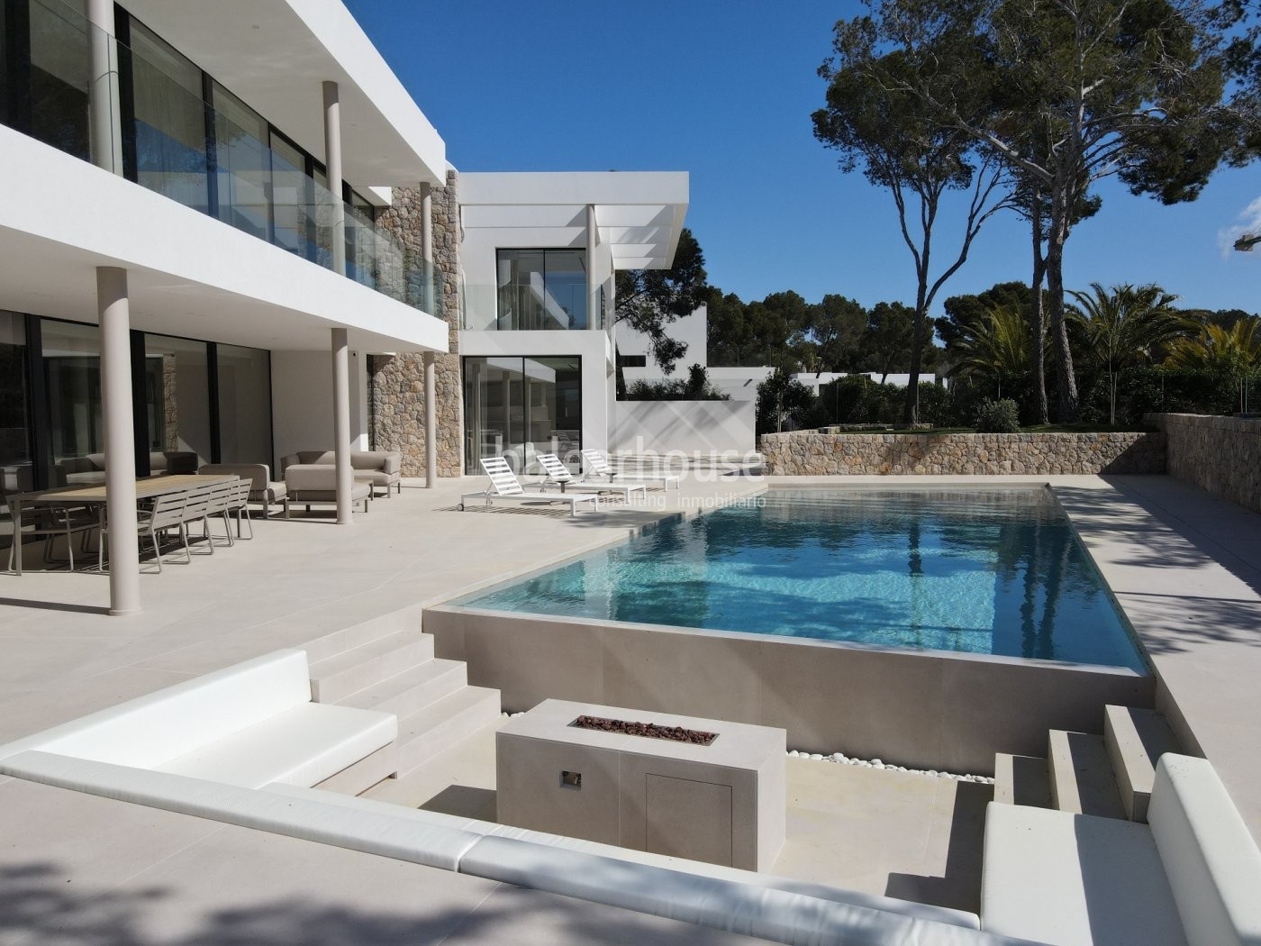 New build: Large villa with a contemporary design in the beautiful surroundings of Nova Santa Ponsa.