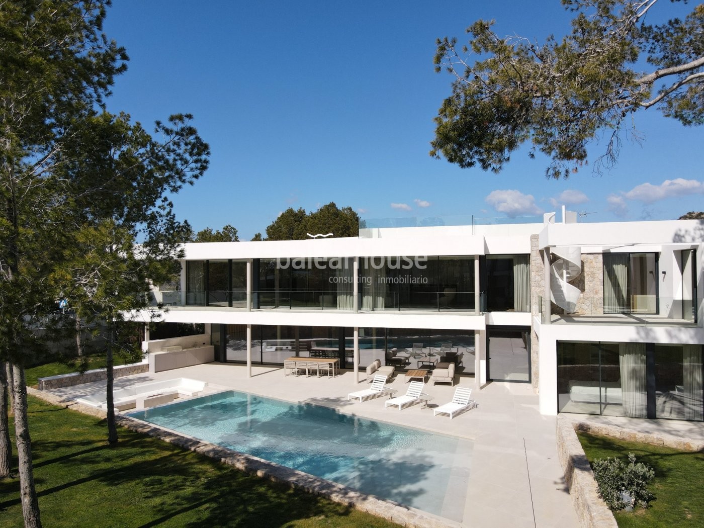 New build: Large villa with a contemporary design in the beautiful surroundings of Nova Santa Ponsa.