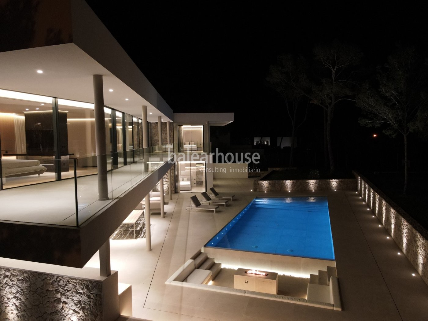 Gran villa de obra nueva con un contemporáneo diseño en el bello entorno de Nova Santa Ponsa.