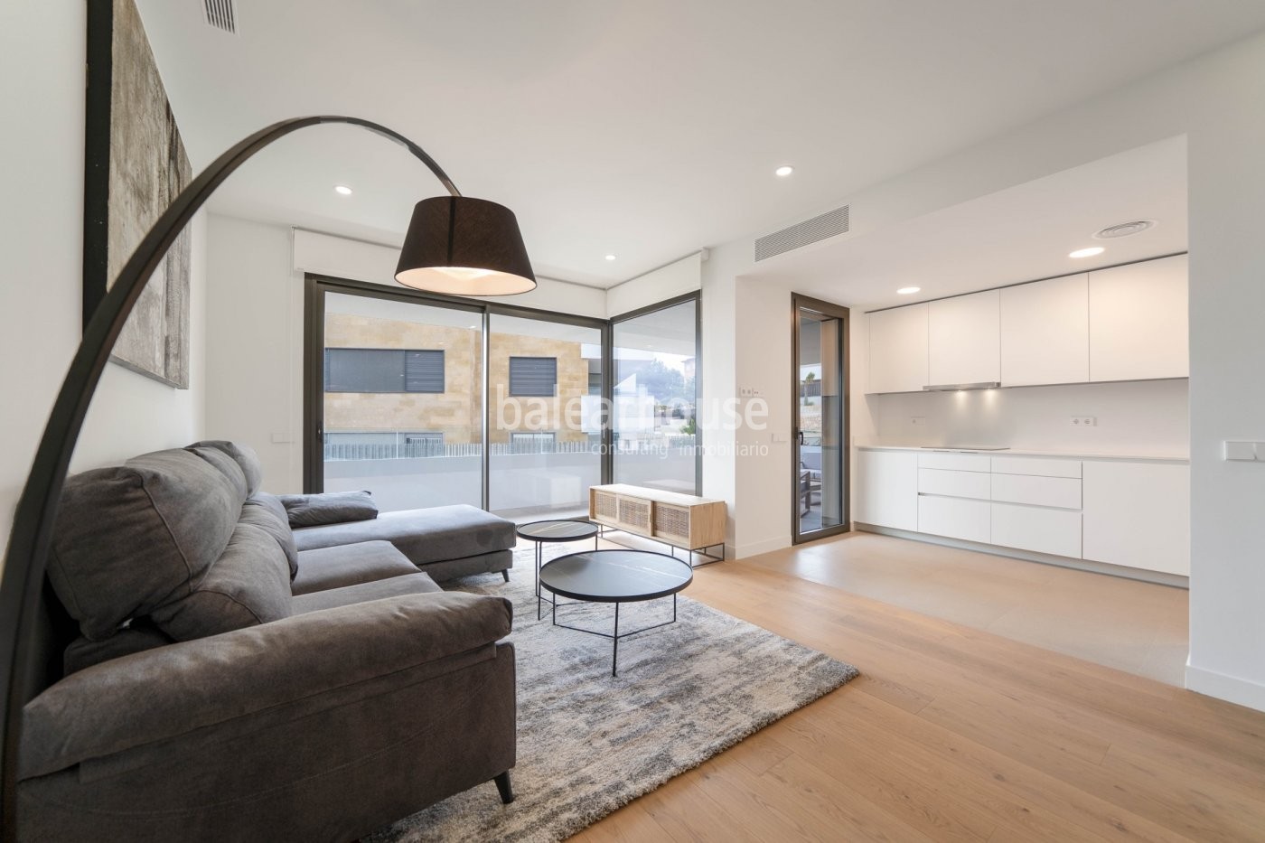 Excelente piso lleno de luz y con gran terraza en un cuidado complejo junto al golf en Palma.
