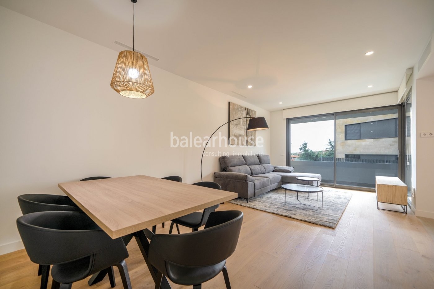 Excelente piso lleno de luz y con gran terraza en un cuidado complejo junto al golf en Palma.