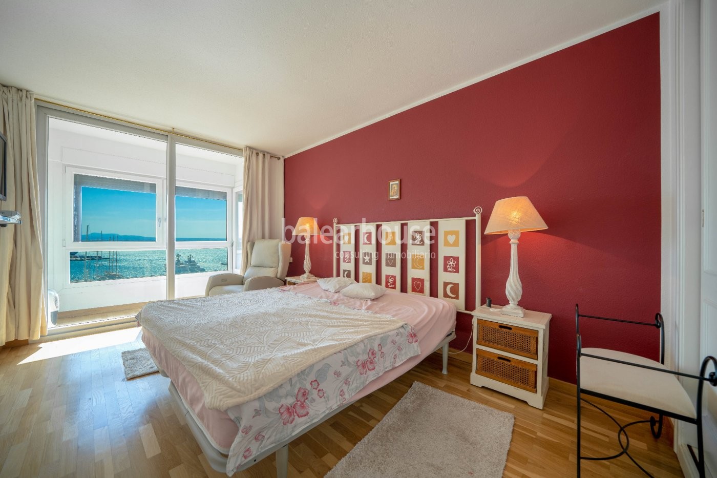 Penthouse in Paseo Marítimo with spectacular views of the sea, the port, the city and the Cathedral.