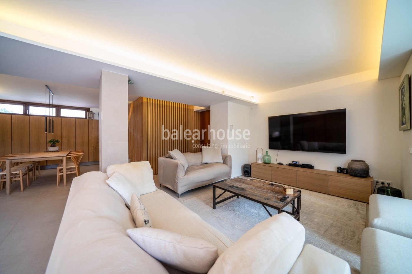 Moderno chalet con jardín y gran área de solárium y todas las comodidades ubicado en la Bonanova.
