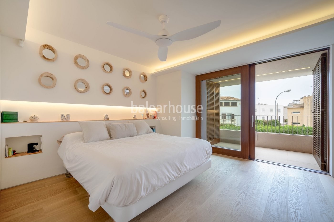 Moderno chalet con jardín y gran área de solárium y todas las comodidades ubicado en la Bonanova.