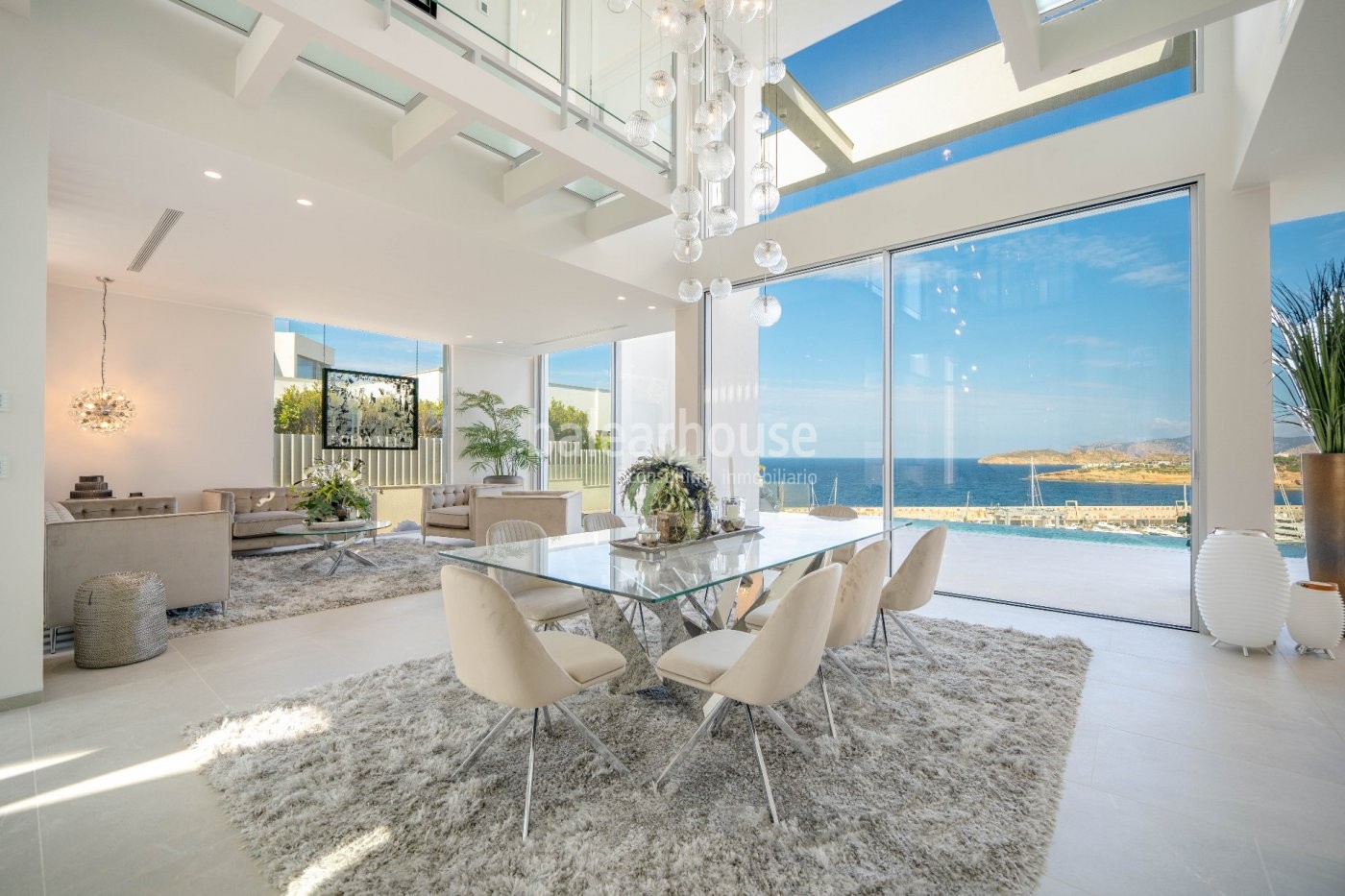 Sensational newly built villa in Port Adriano, which stretches out like a great lookout to the sea