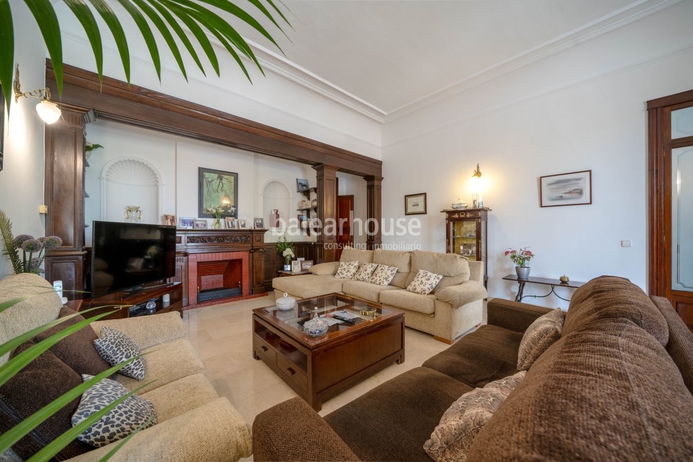 Large stately flat with lots of natural light in an excellent location in the centre of Palma