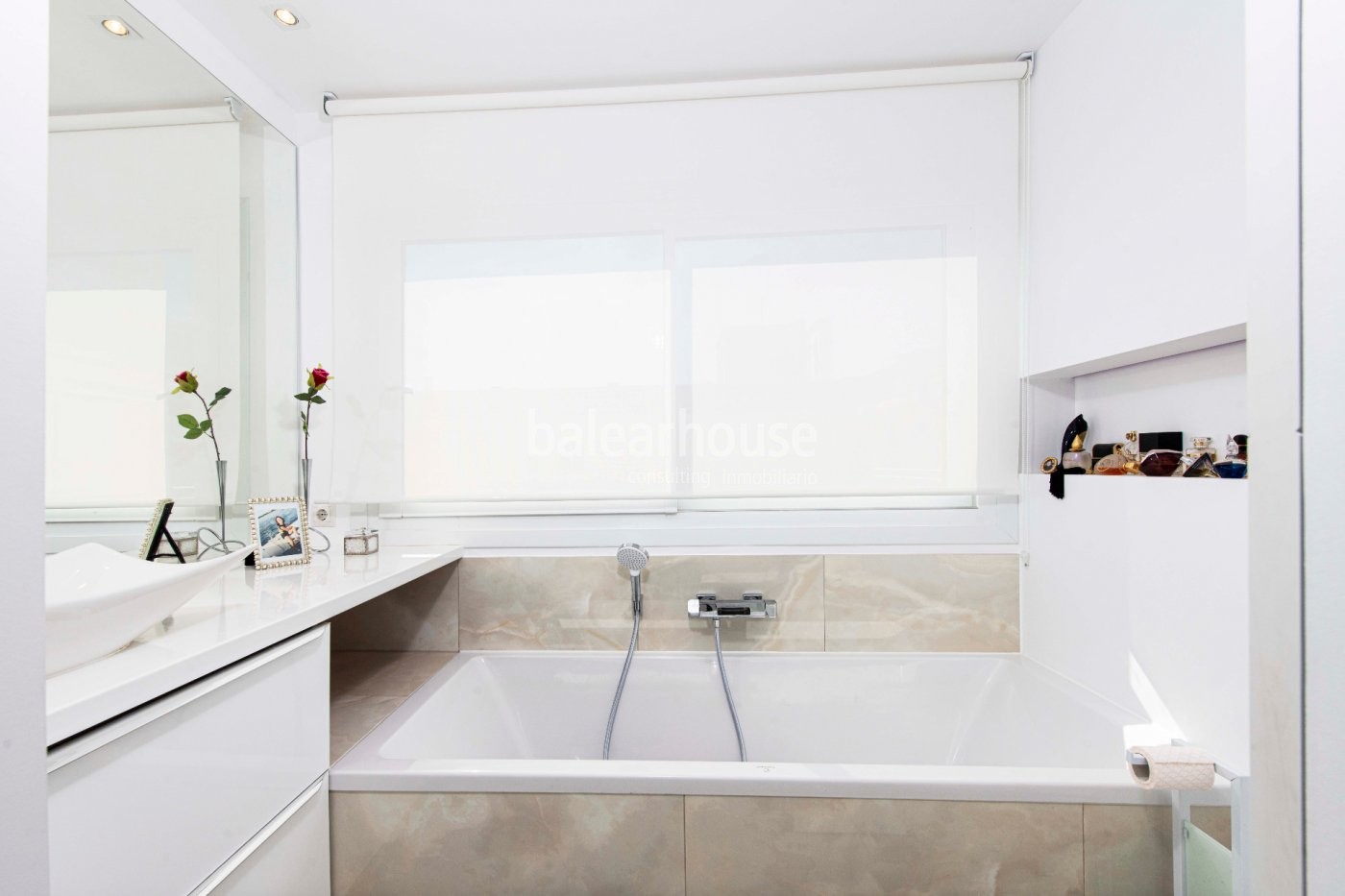 Spectacular refurbished penthouse with panoramic views next to the beach in Palma.