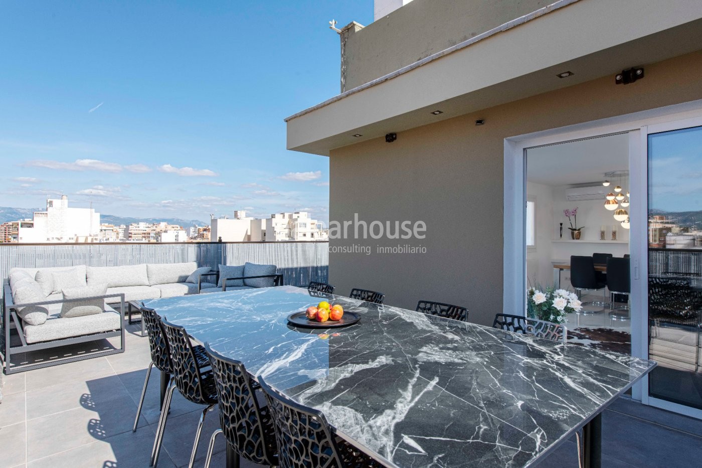 Spectacular refurbished penthouse with panoramic views next to the beach in Palma.