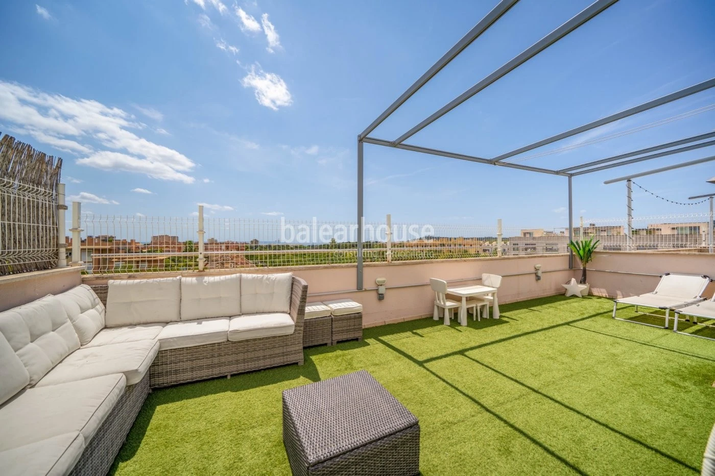 Modern penthouse with large private solarium and fantastic views that reach all the way to the sea.