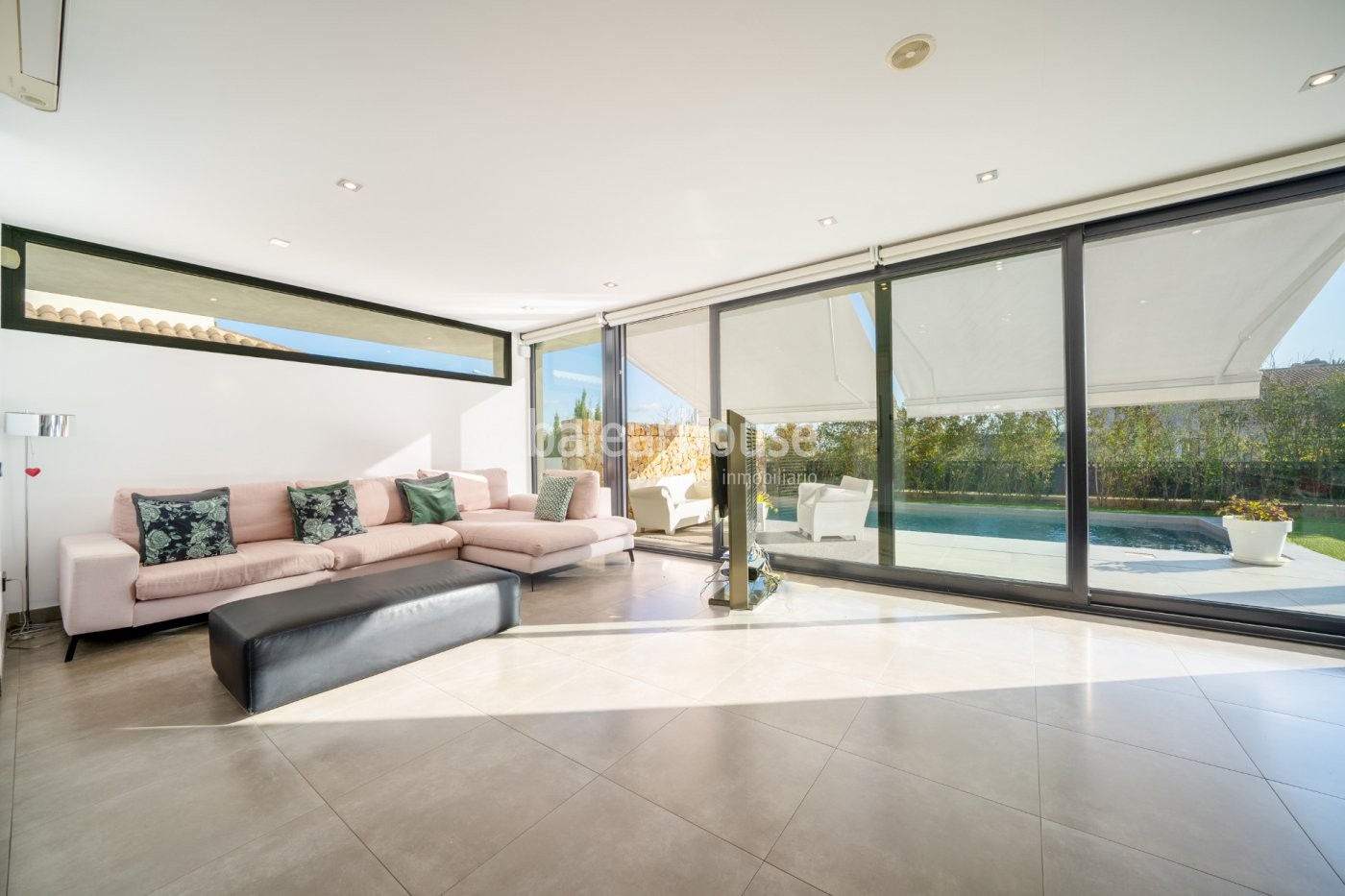 Excelente chalet luminoso y moderno con jardín y piscina ubicado en un entorno verde de Palma.