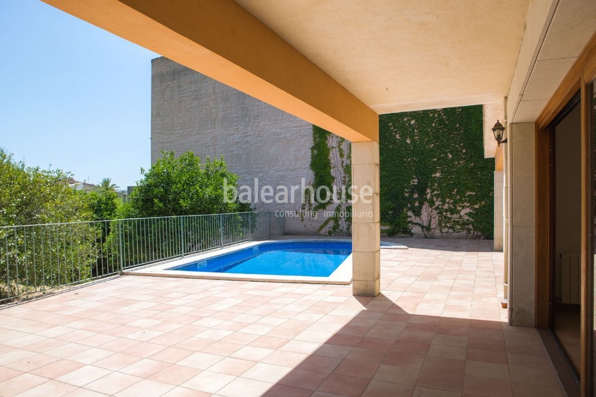 Paraíso de calma en medio de la frescura del verde paisaje de es Capdellà desde este bonito chalet.