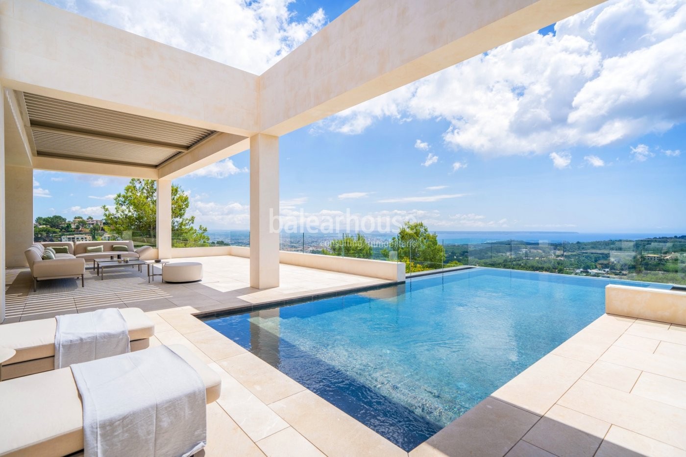 Avant-garde and design with stunning sea views in this newly built villa in Son Vida.