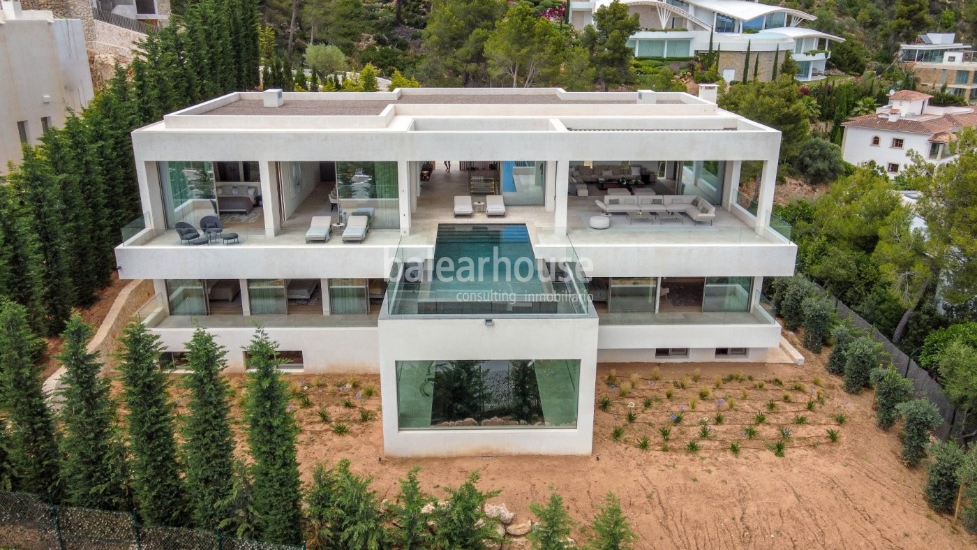 Vanguardia y diseño con impresionantes vistas al mar en esta villa de obra nueva en Son Vida.