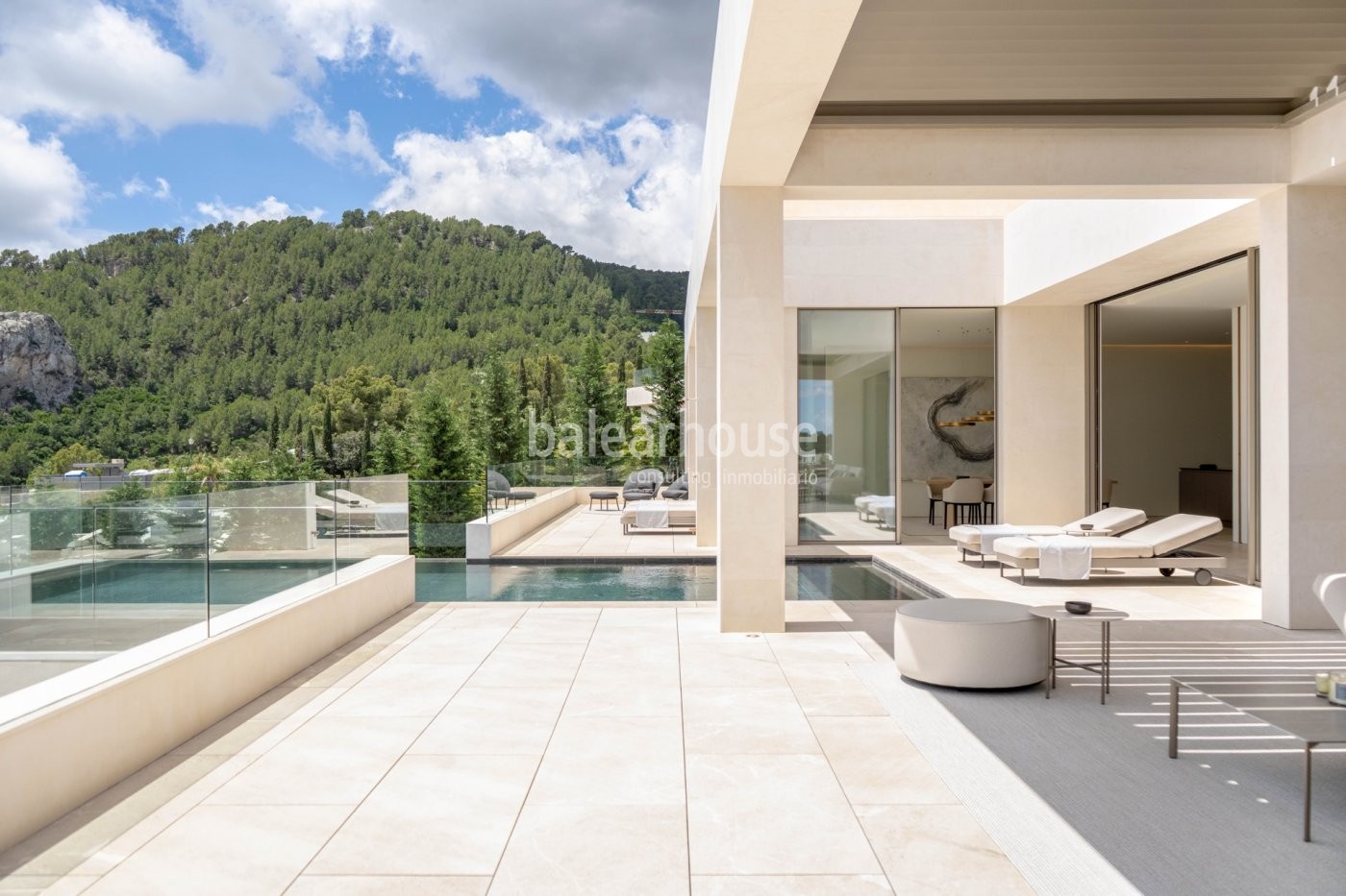 Avant-garde and design with stunning sea views in this newly built villa in Son Vida.