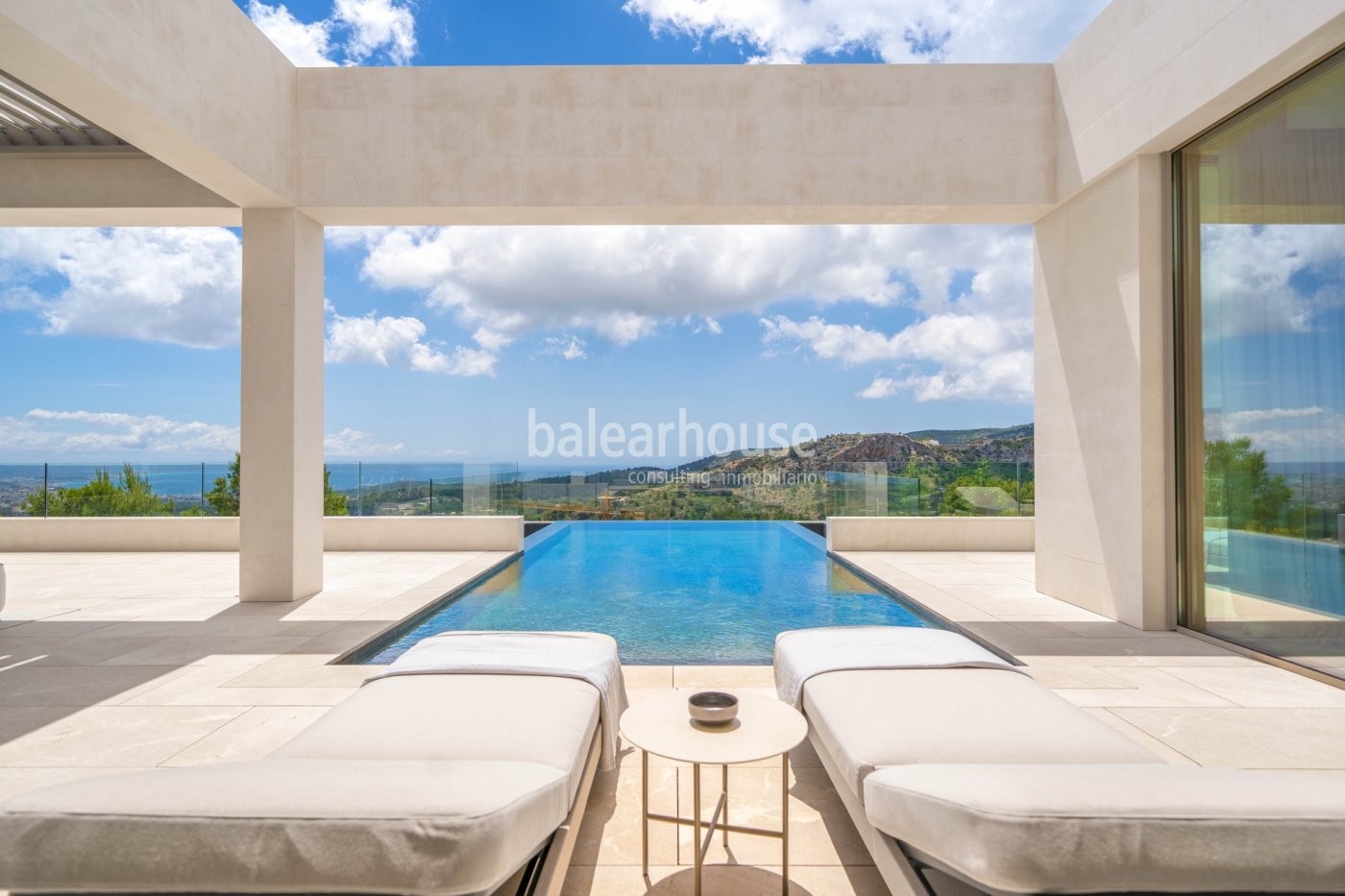 Avant-garde and design with stunning sea views in this newly built villa in Son Vida.