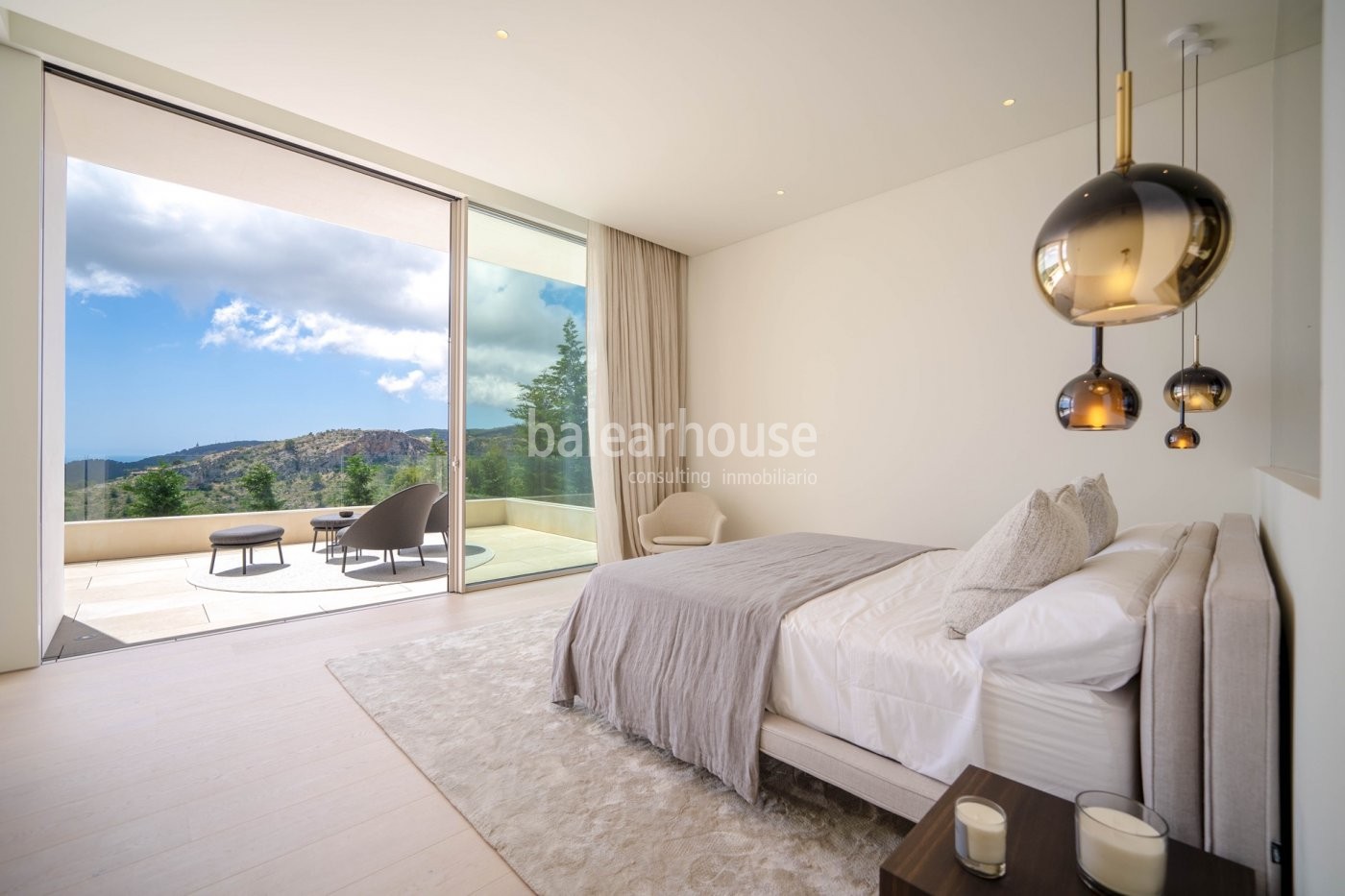 Vanguardia y diseño con impresionantes vistas al mar en esta villa de obra nueva en Son Vida.