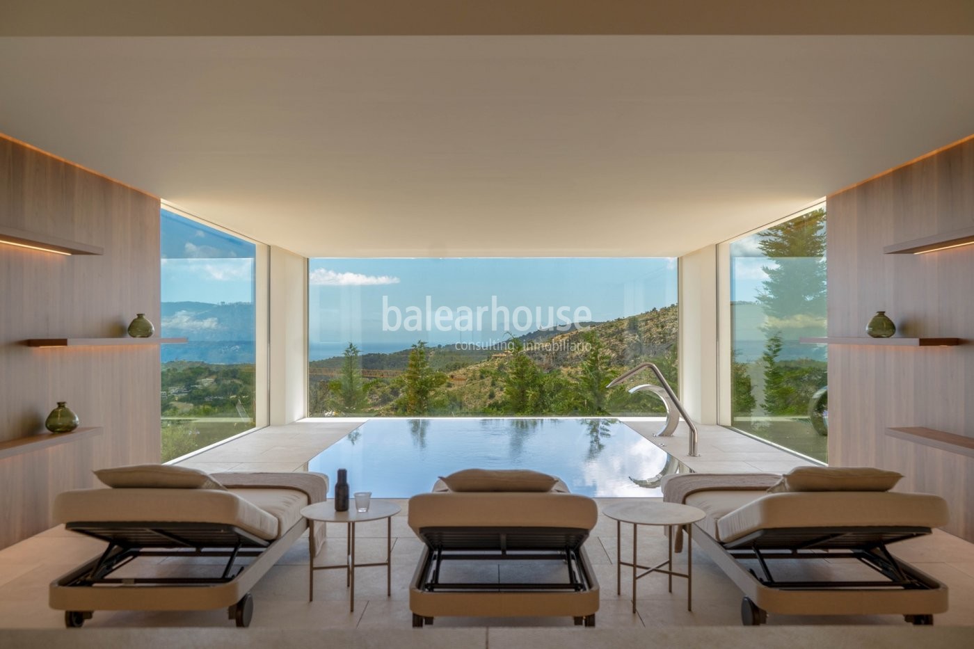 Vanguardia y diseño con impresionantes vistas al mar en esta villa de obra nueva en Son Vida.