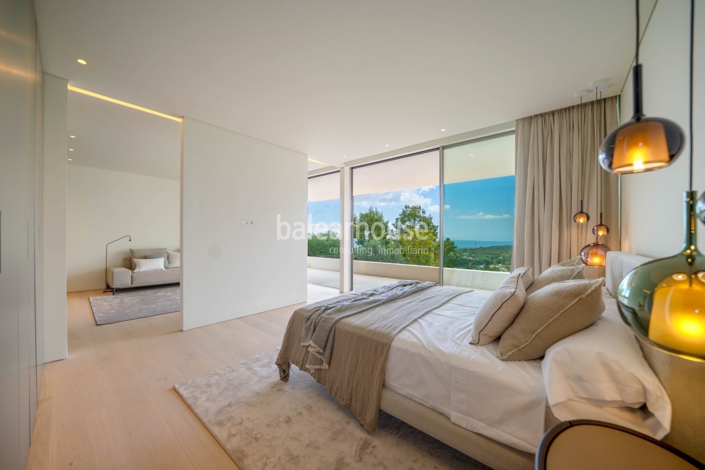 Vanguardia y diseño con impresionantes vistas al mar en esta villa de obra nueva en Son Vida.