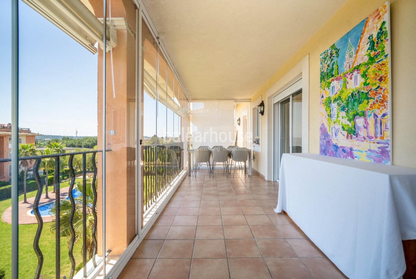 Large penthouse with terraces, private solarium and high qualities in green surroundings of Palma.