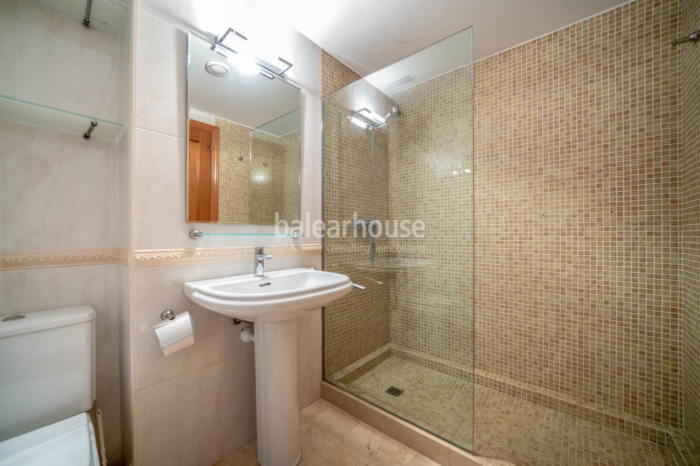 Large penthouse with terraces, private solarium and high qualities in green surroundings of Palma.