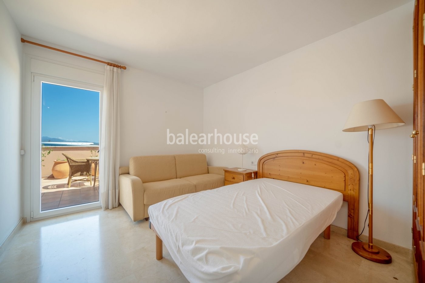 Large penthouse with terraces, private solarium and high qualities in green surroundings of Palma.