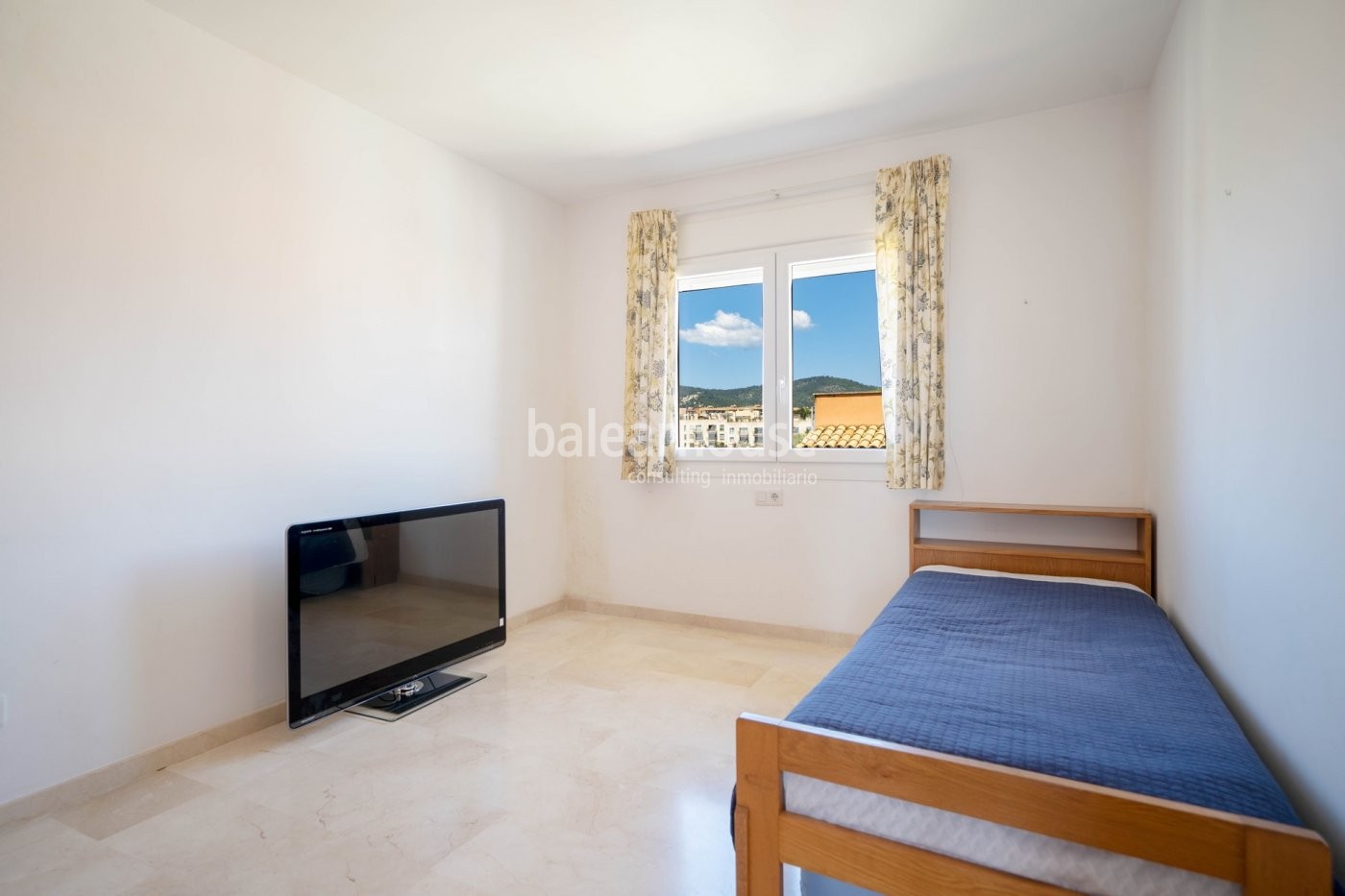 Large penthouse with terraces, private solarium and high qualities in green surroundings of Palma.