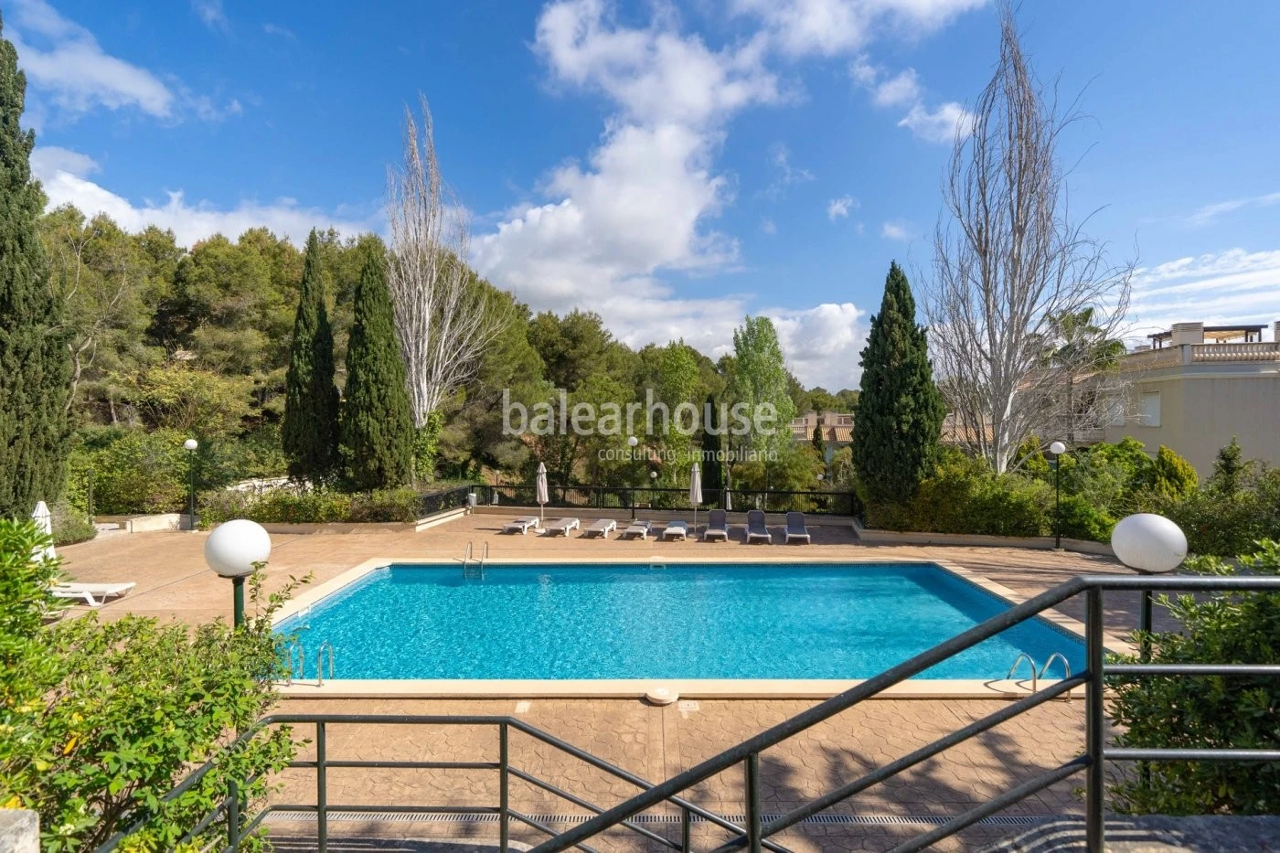 Schönes Apartment mit Pool und Garten in Palma in Strandnähe.