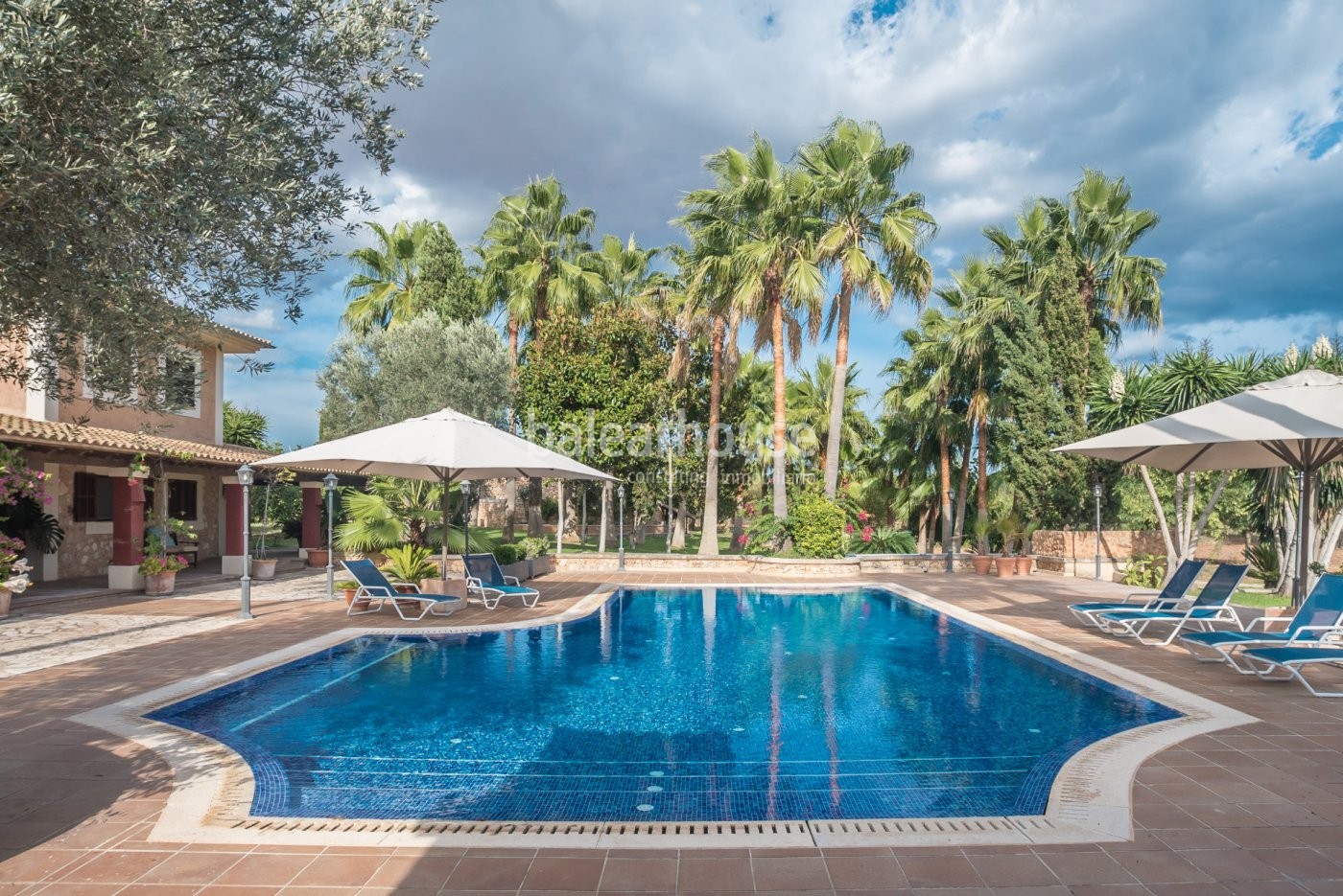 Large Mallorcan house with impressive garden and views over the rustic and beautiful countryside.