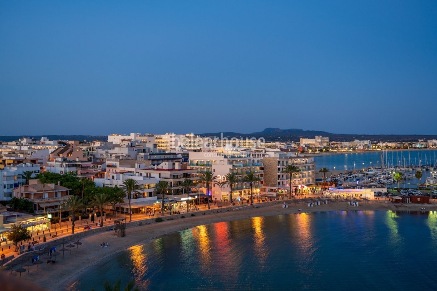 Atemberaubender Meerblick in diesem Penthouse in erster Reihe mit moderner Einrichtung in Palma.